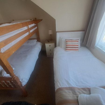 Lion Hotel & Studio Apartments Criccieth Bagian luar foto