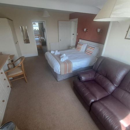 Lion Hotel & Studio Apartments Criccieth Bagian luar foto