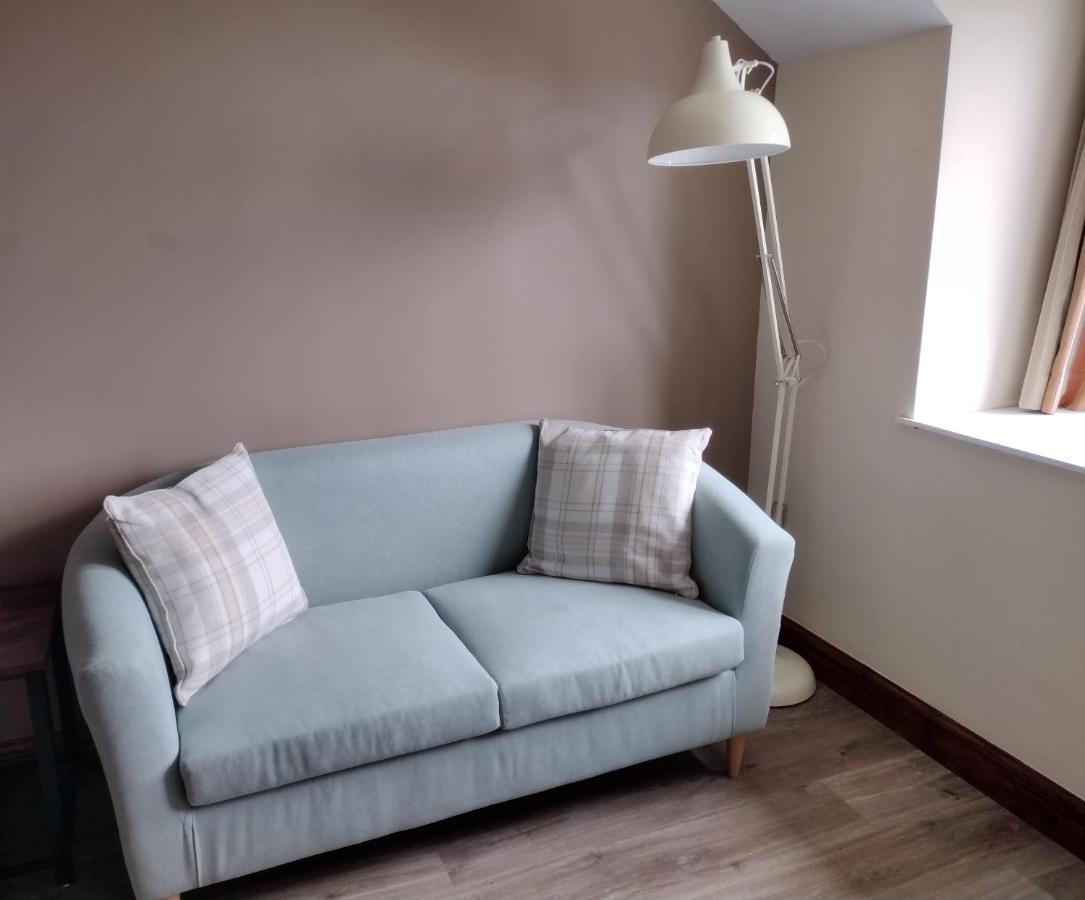 Lion Hotel & Studio Apartments Criccieth Bagian luar foto