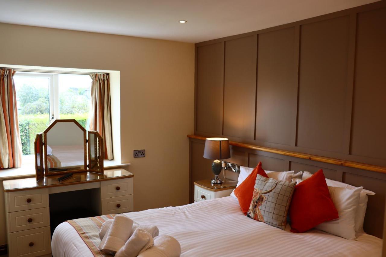 Lion Hotel & Studio Apartments Criccieth Bagian luar foto