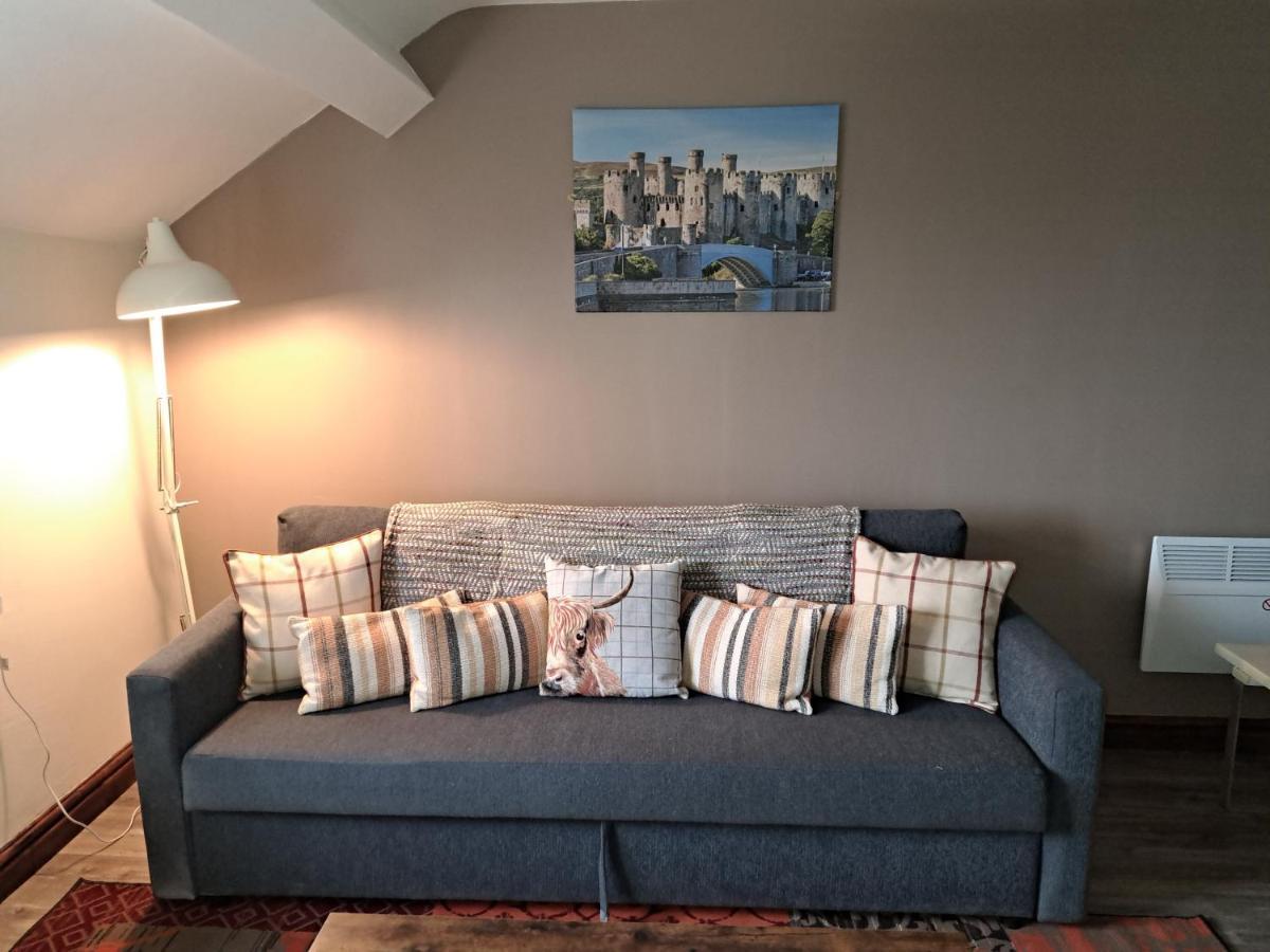 Lion Hotel & Studio Apartments Criccieth Bagian luar foto