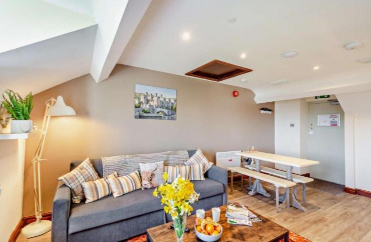 Lion Hotel & Studio Apartments Criccieth Bagian luar foto