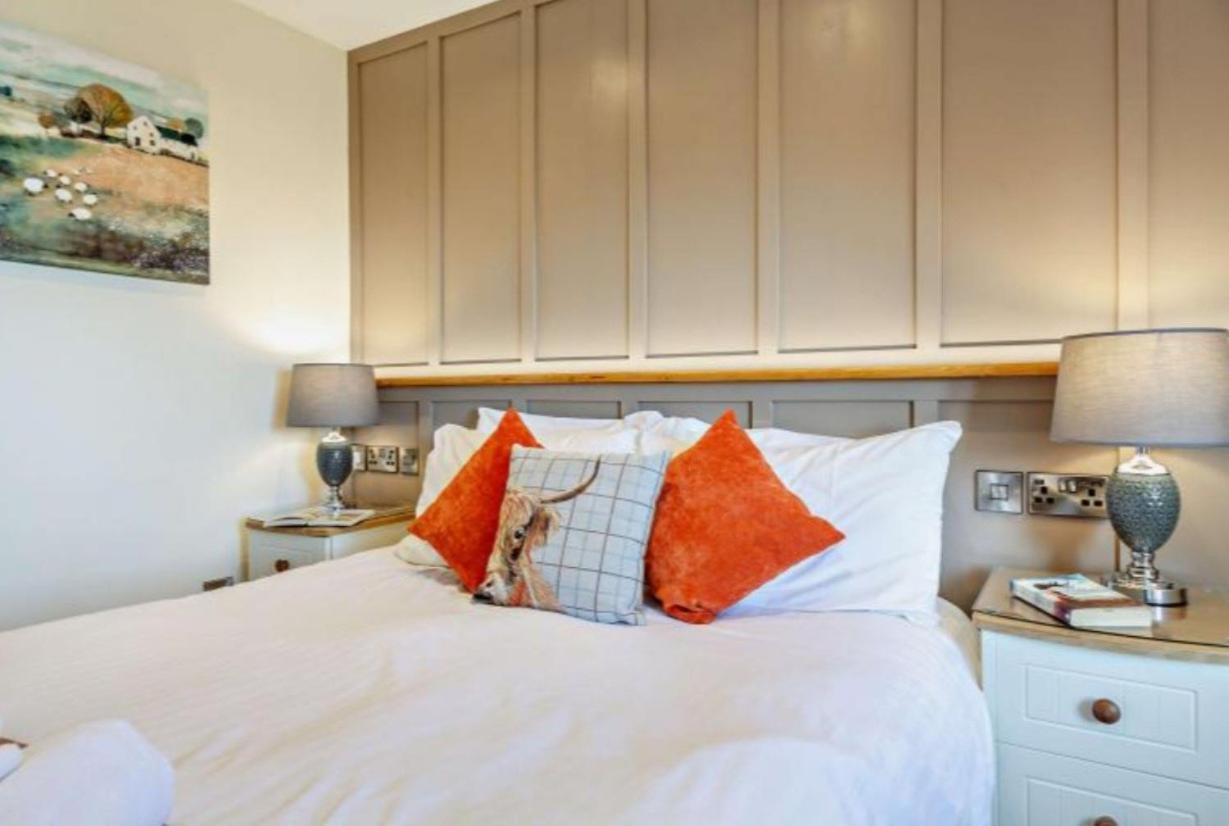 Lion Hotel & Studio Apartments Criccieth Bagian luar foto