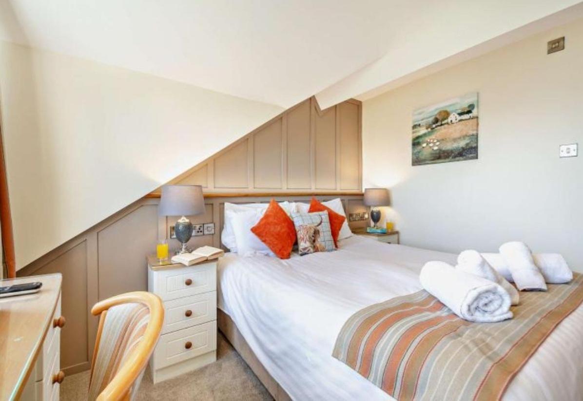 Lion Hotel & Studio Apartments Criccieth Bagian luar foto