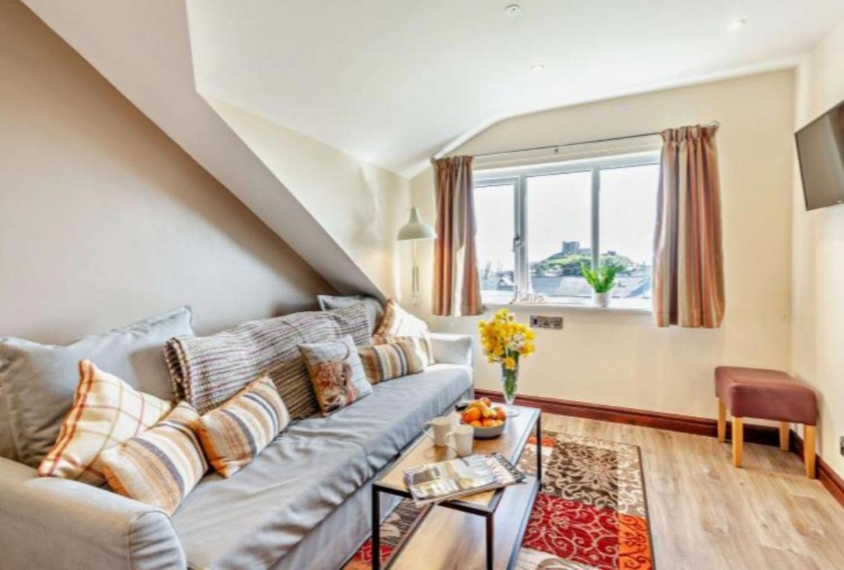 Lion Hotel & Studio Apartments Criccieth Bagian luar foto