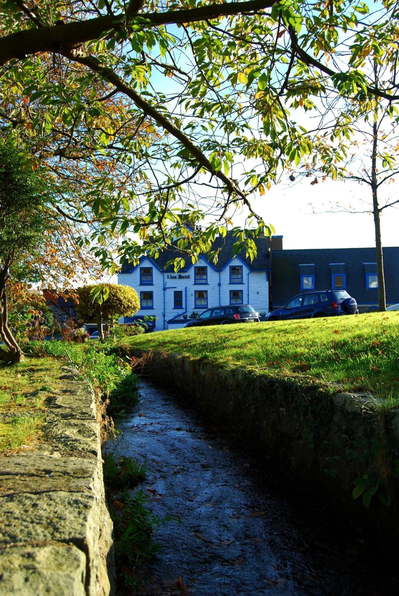Lion Hotel & Studio Apartments Criccieth Bagian luar foto