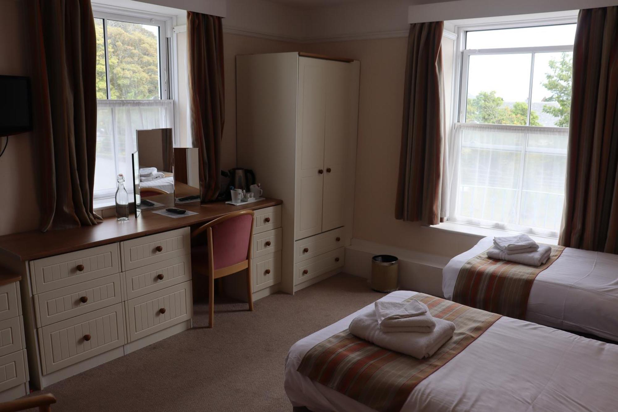 Lion Hotel & Studio Apartments Criccieth Bagian luar foto