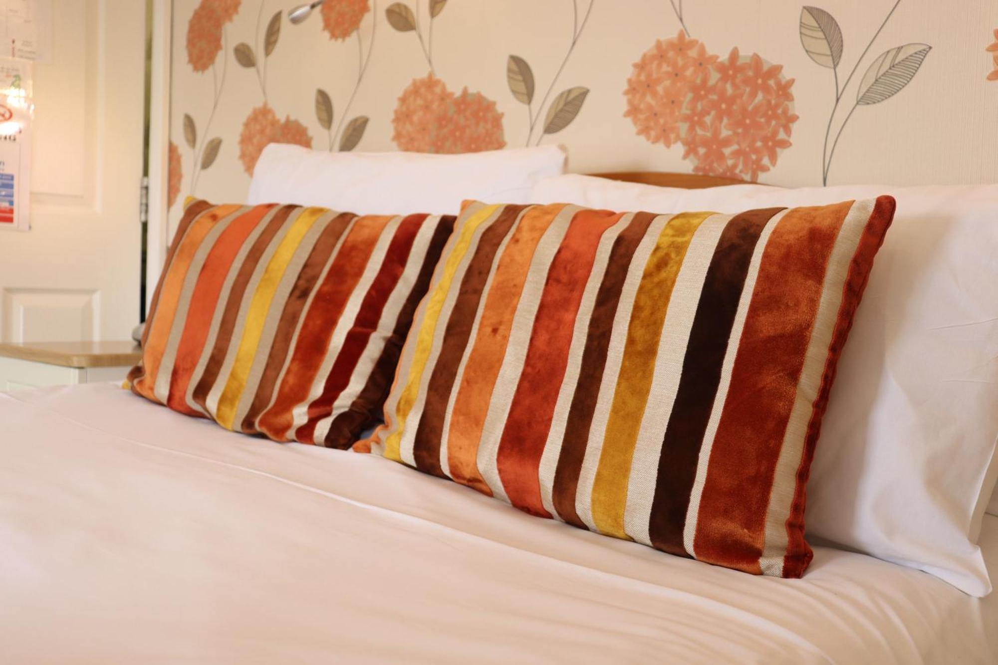 Lion Hotel & Studio Apartments Criccieth Bagian luar foto