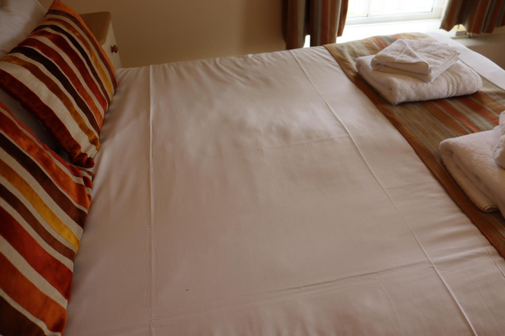 Lion Hotel & Studio Apartments Criccieth Bagian luar foto