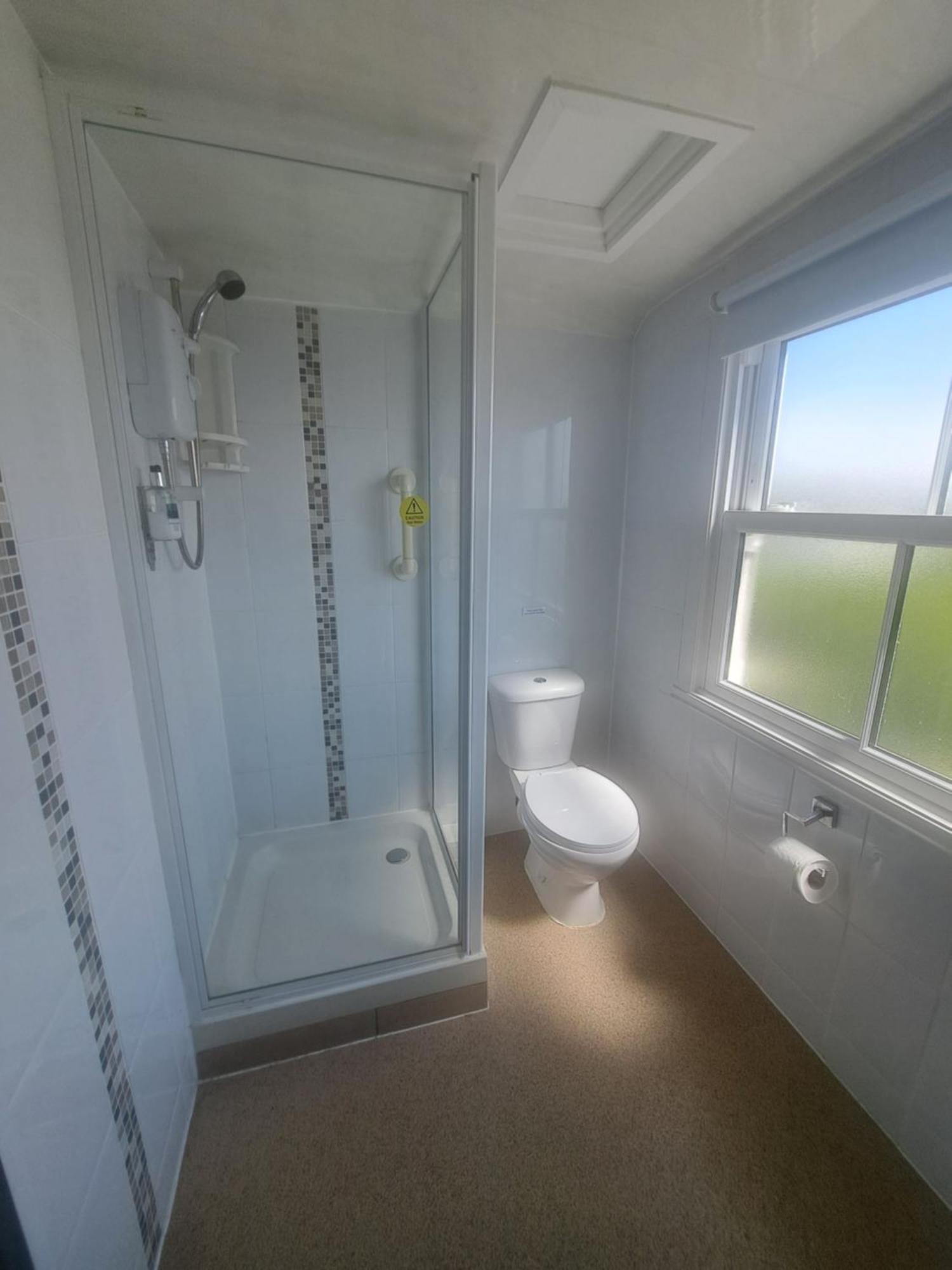 Lion Hotel & Studio Apartments Criccieth Bagian luar foto