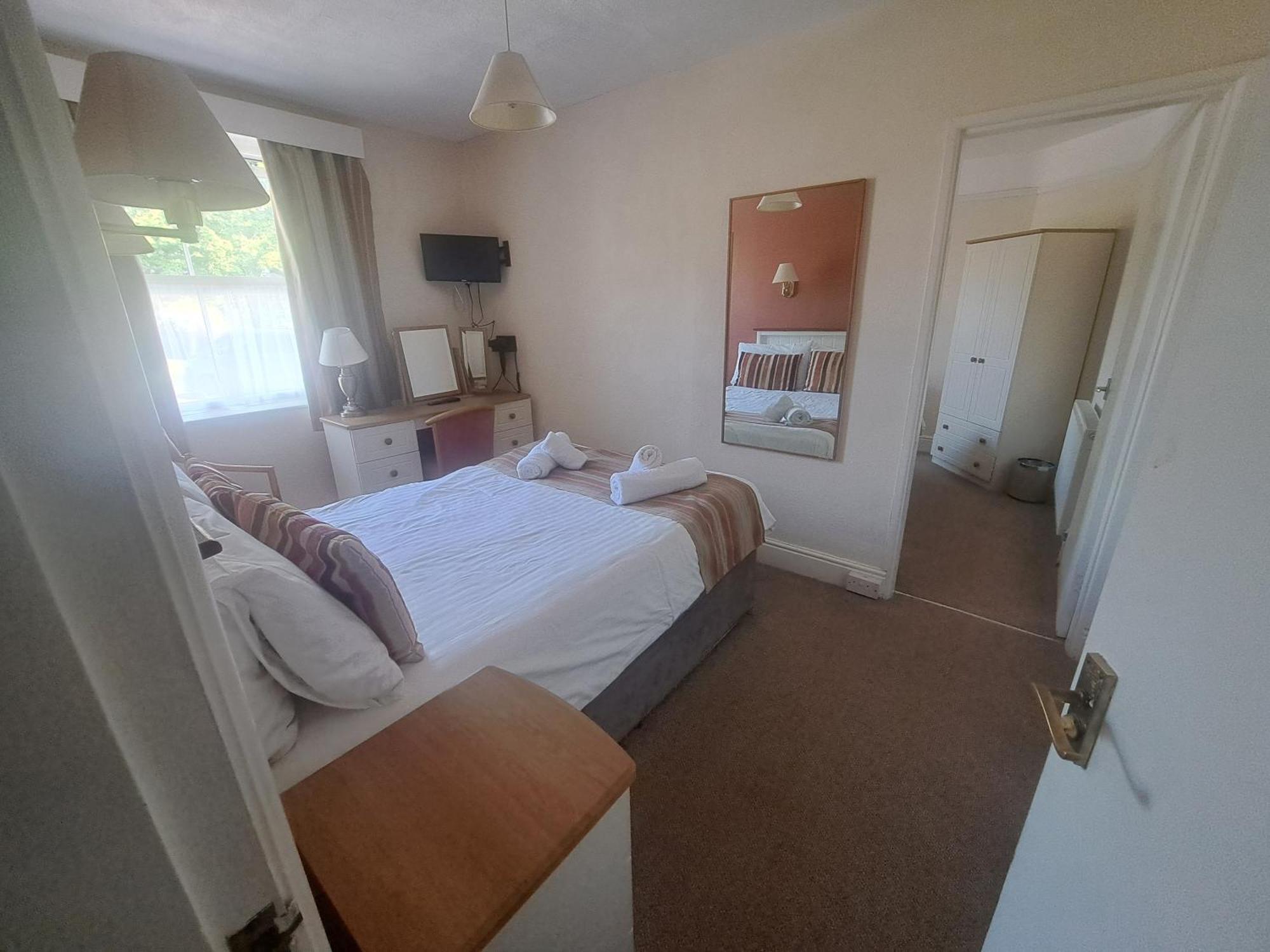 Lion Hotel & Studio Apartments Criccieth Bagian luar foto