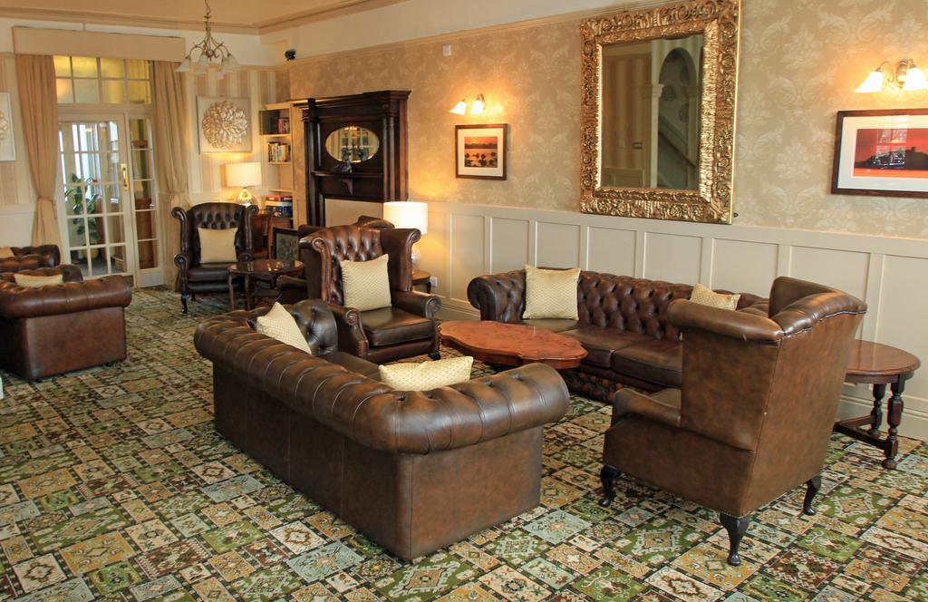 Lion Hotel & Studio Apartments Criccieth Bagian luar foto