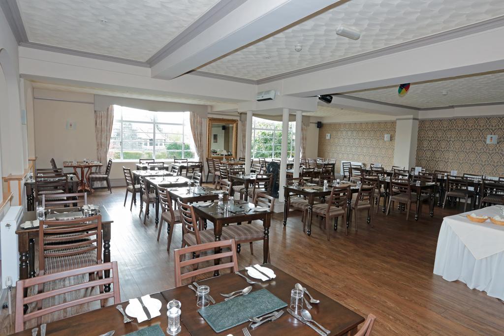 Lion Hotel & Studio Apartments Criccieth Bagian luar foto