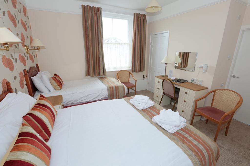 Lion Hotel & Studio Apartments Criccieth Bagian luar foto