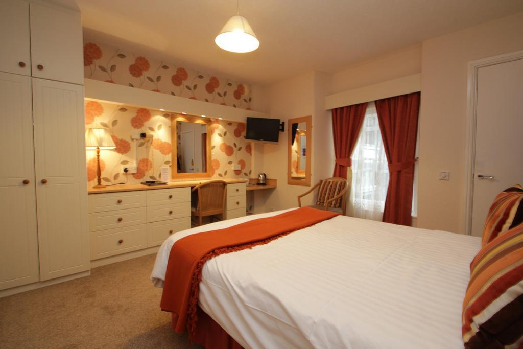 Lion Hotel & Studio Apartments Criccieth Bagian luar foto