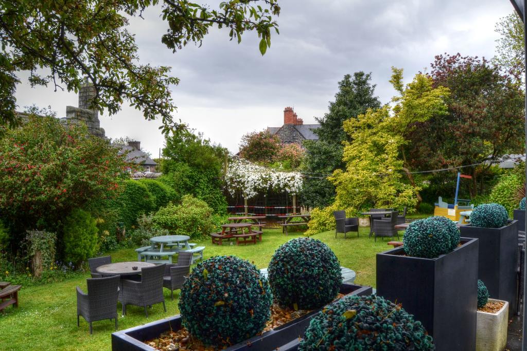 Lion Hotel & Studio Apartments Criccieth Bagian luar foto