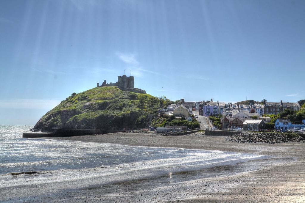 Lion Hotel & Studio Apartments Criccieth Bagian luar foto