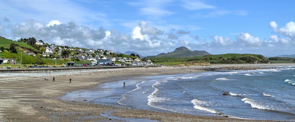 Lion Hotel & Studio Apartments Criccieth Bagian luar foto