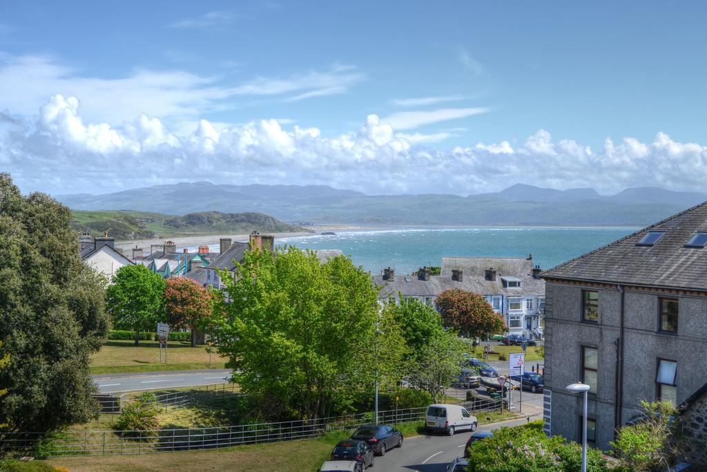 Lion Hotel & Studio Apartments Criccieth Bagian luar foto