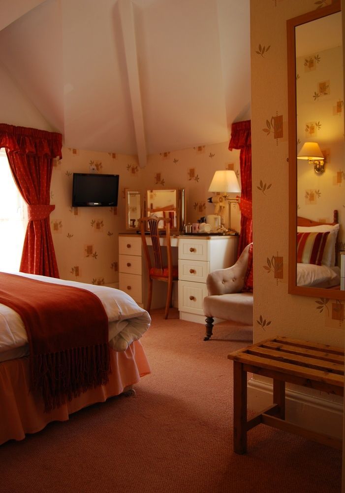 Lion Hotel & Studio Apartments Criccieth Bagian luar foto