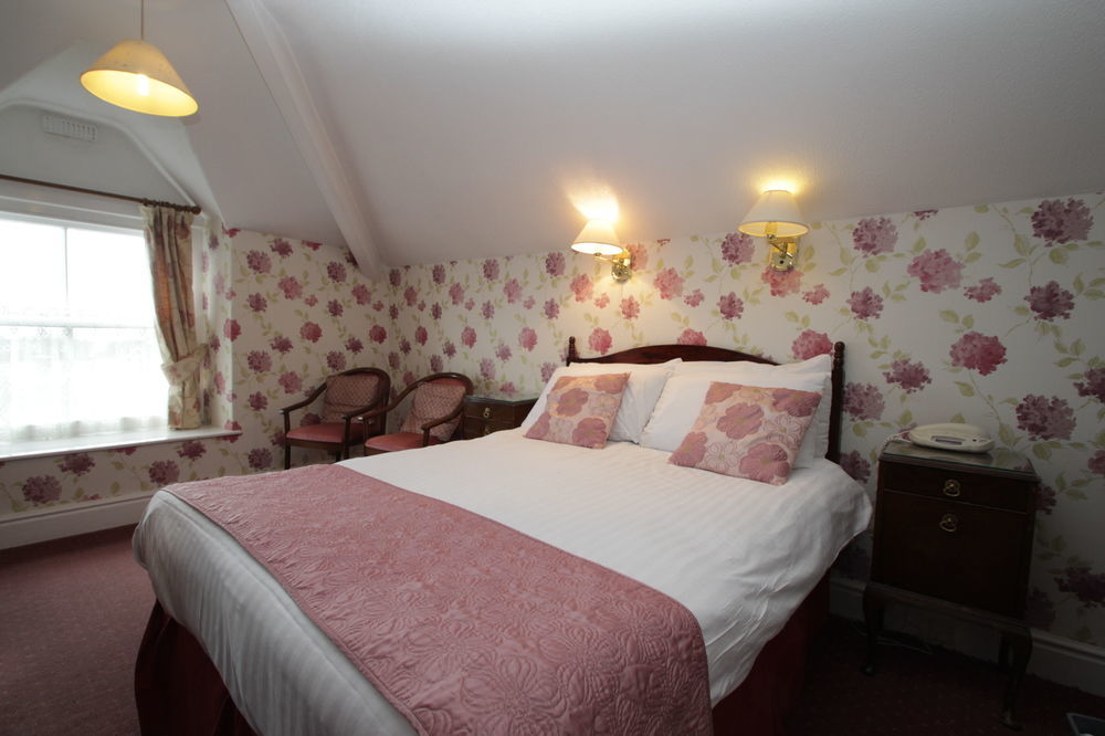 Lion Hotel & Studio Apartments Criccieth Bagian luar foto