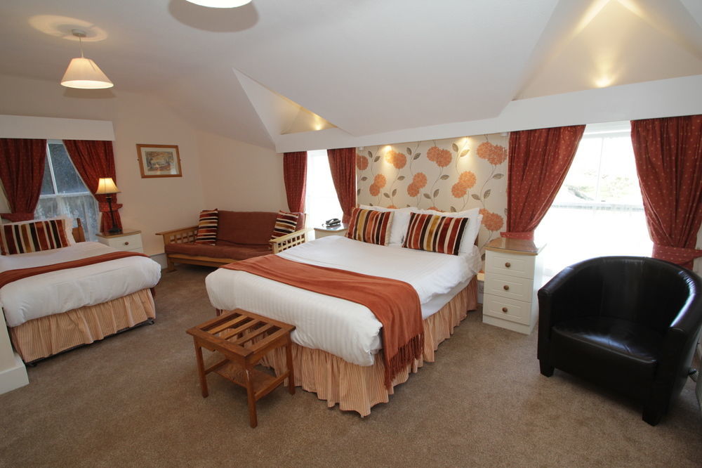 Lion Hotel & Studio Apartments Criccieth Bagian luar foto