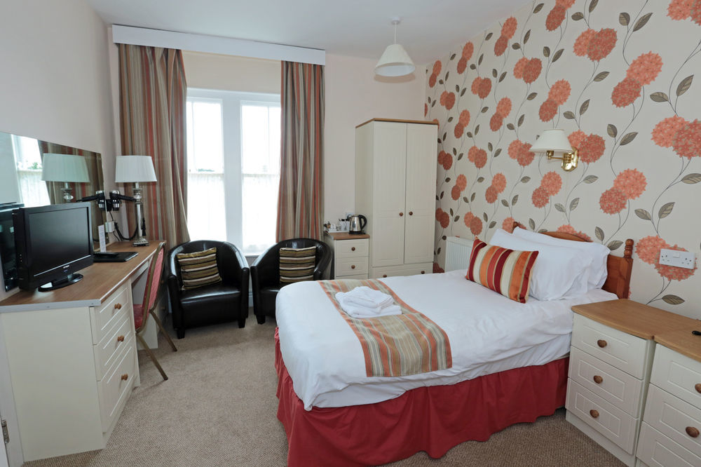 Lion Hotel & Studio Apartments Criccieth Bagian luar foto