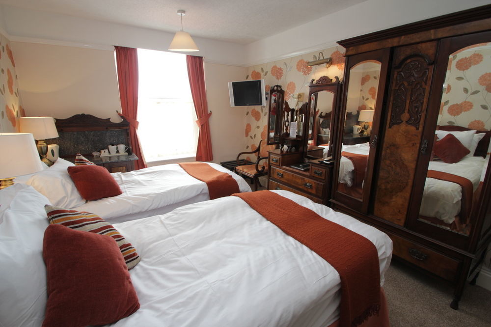 Lion Hotel & Studio Apartments Criccieth Bagian luar foto
