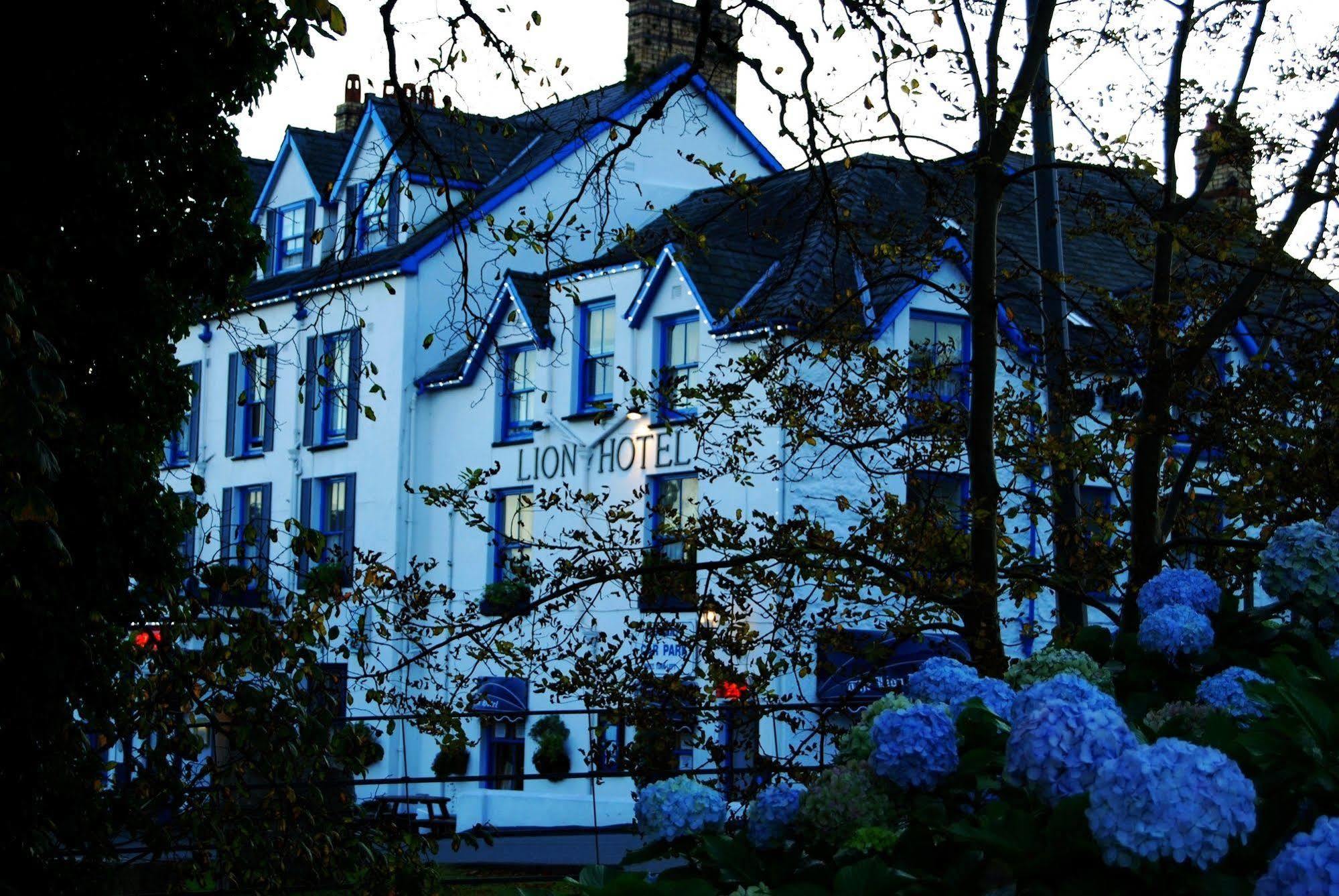 Lion Hotel & Studio Apartments Criccieth Bagian luar foto