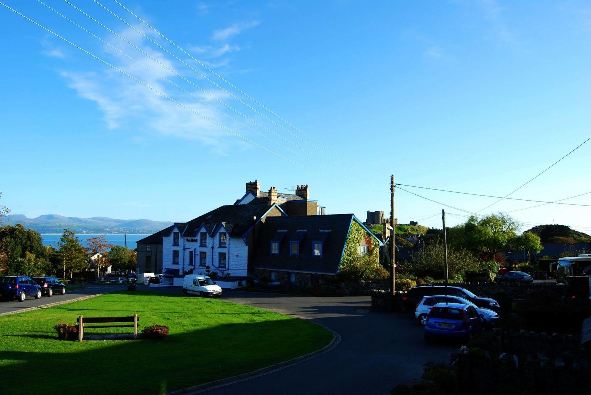 Lion Hotel & Studio Apartments Criccieth Bagian luar foto