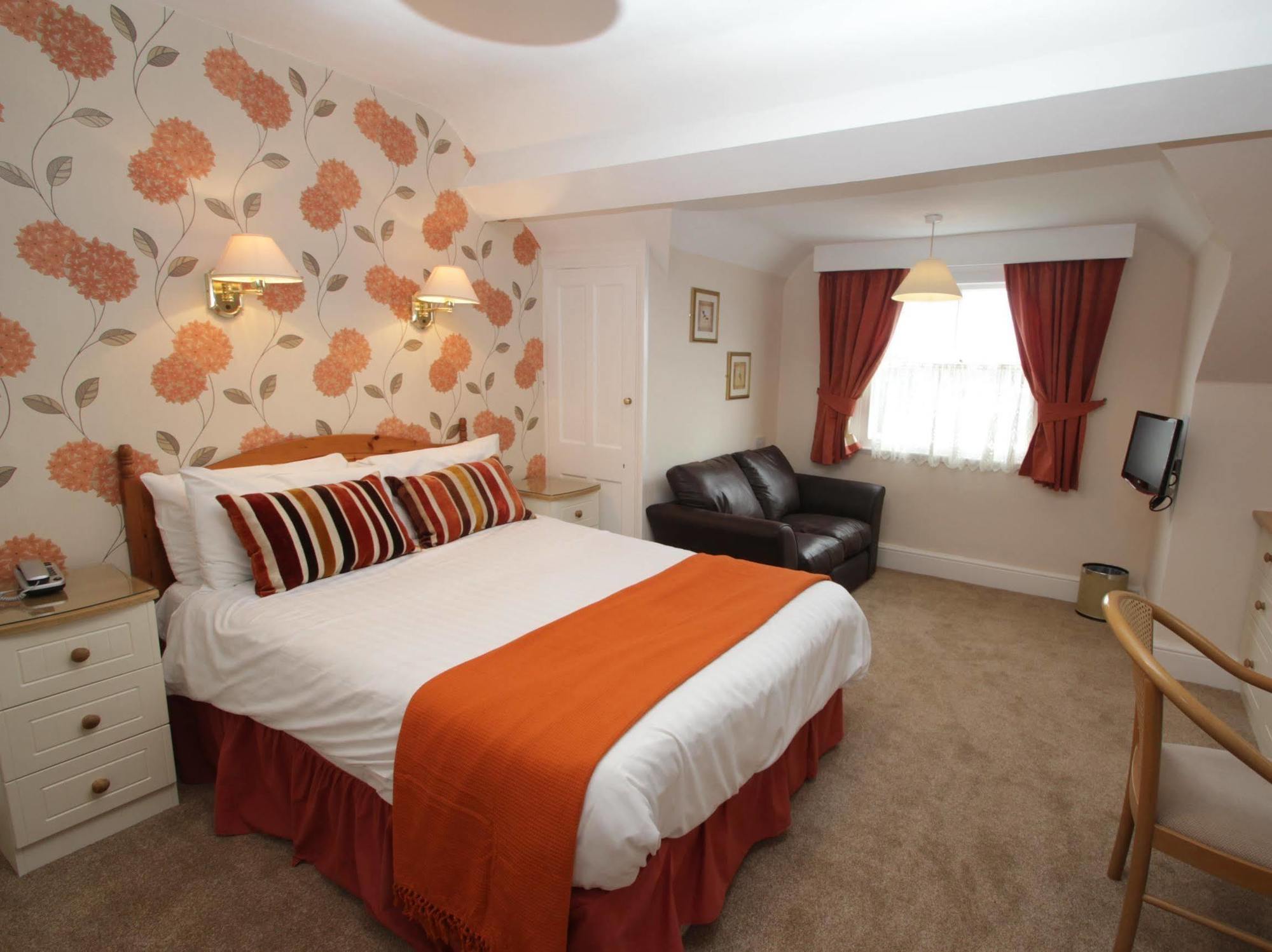 Lion Hotel & Studio Apartments Criccieth Bagian luar foto